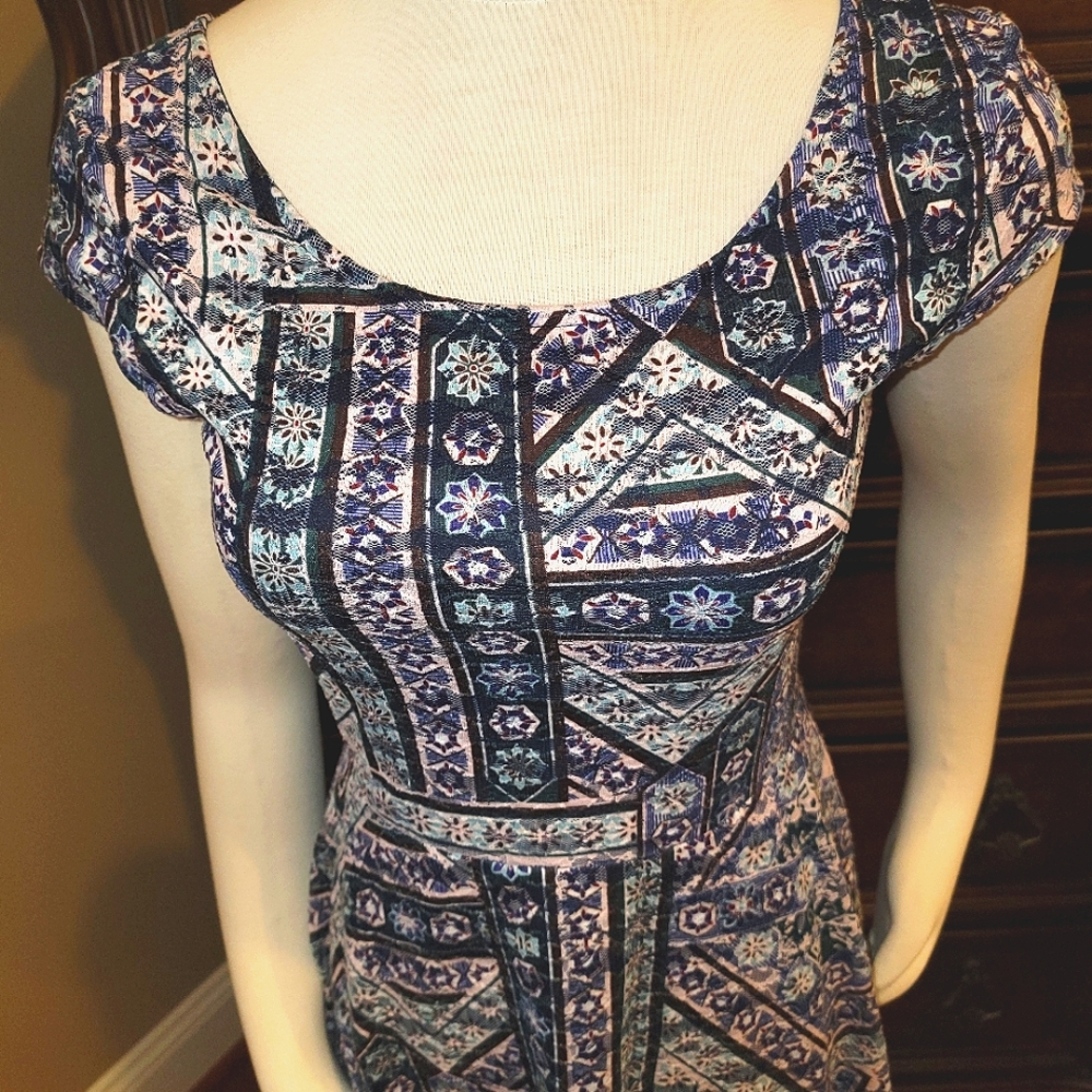 💜 Xhilaration Lace-Like Patterned Dress, Size Small